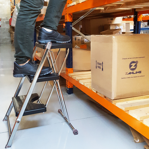 Escada 3 Degraus Dobrável Resistente Aço Anodilar Preta - Image 9