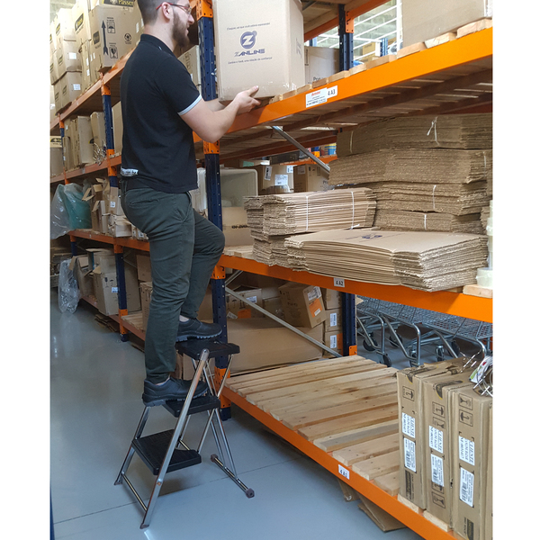 Escada 3 Degraus Dobrável Resistente Aço Anodilar Preta - Image 10